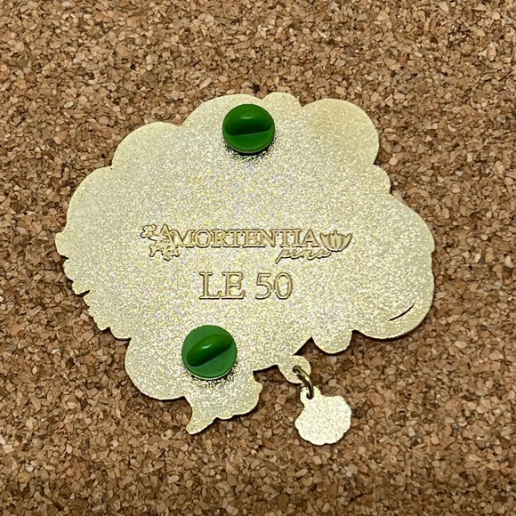 Rare Fantasy Little Mermaid and Sebastian Seashell Enamel Pin 🧜‍♀️ 🐠 🐚 - Picture 4 of 4